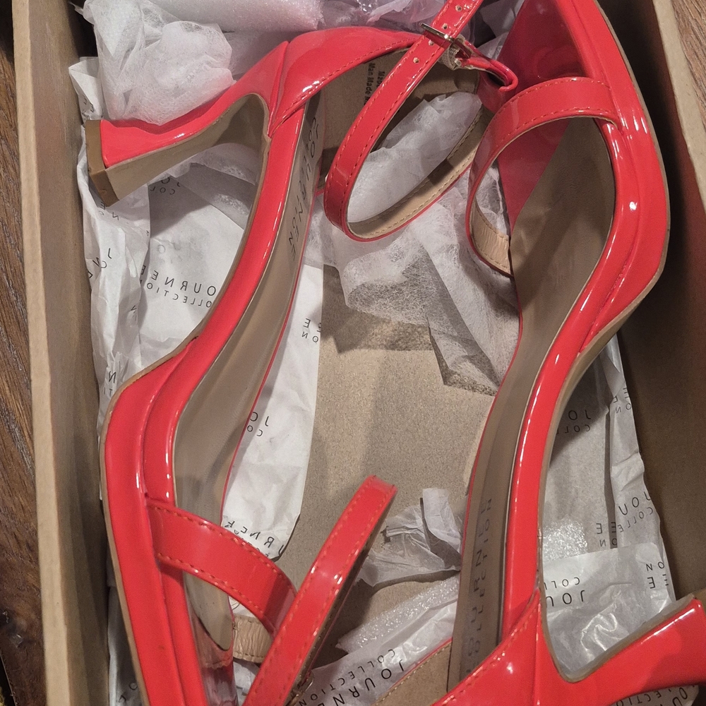 Journee Collection Women's Bold Red Patent Heels